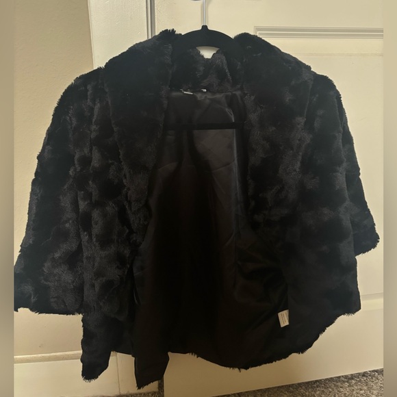 Luxurious Black Faux Fur Vest - Picture 1 of 6